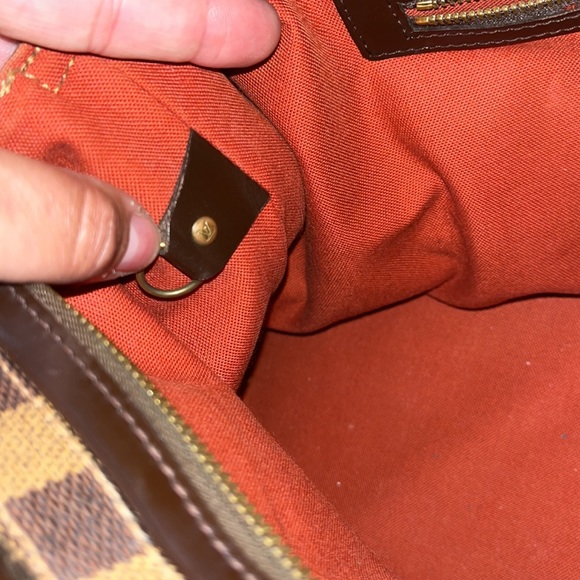 Authentic LV purse large. Good condition. Serial number is SO898. - Picture 10 of 17